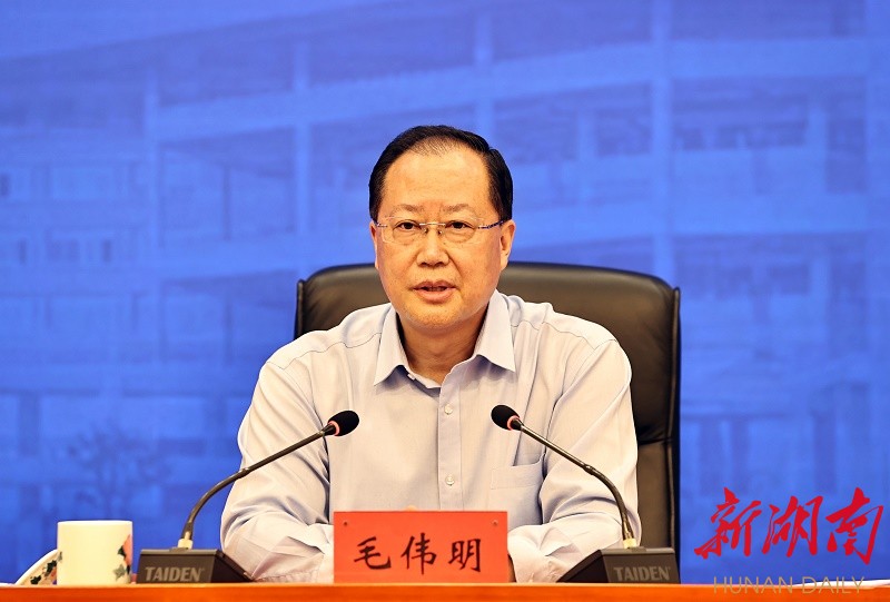 毛伟明：以“十个坚决”加快打造市场化法治化国际化营商环境